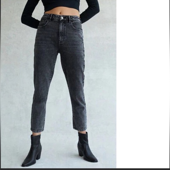 PacSun Hi-Rise Relaxed Fit Cropped Capri Mom Jean Faded Black Size 23 - Picture 3 of 11